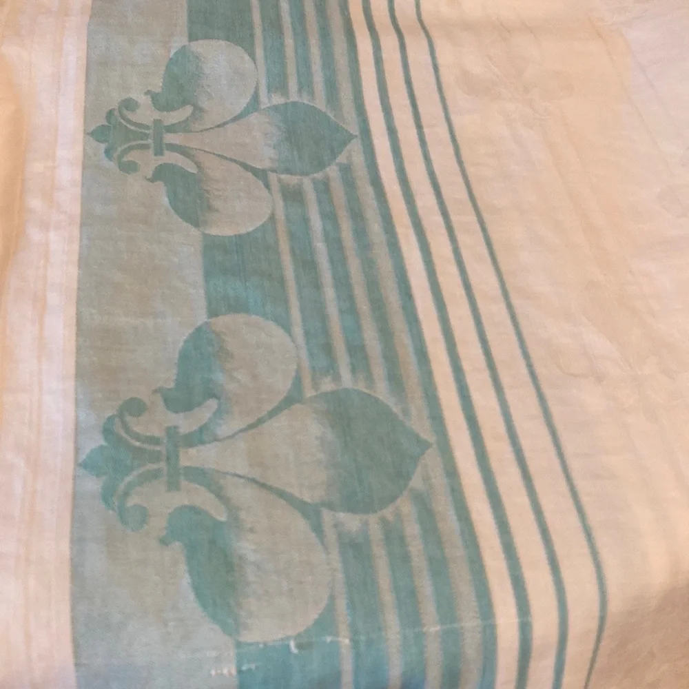 Vintage Table Cloth 5”/4.8 White & Blue Beautiful! 🍃